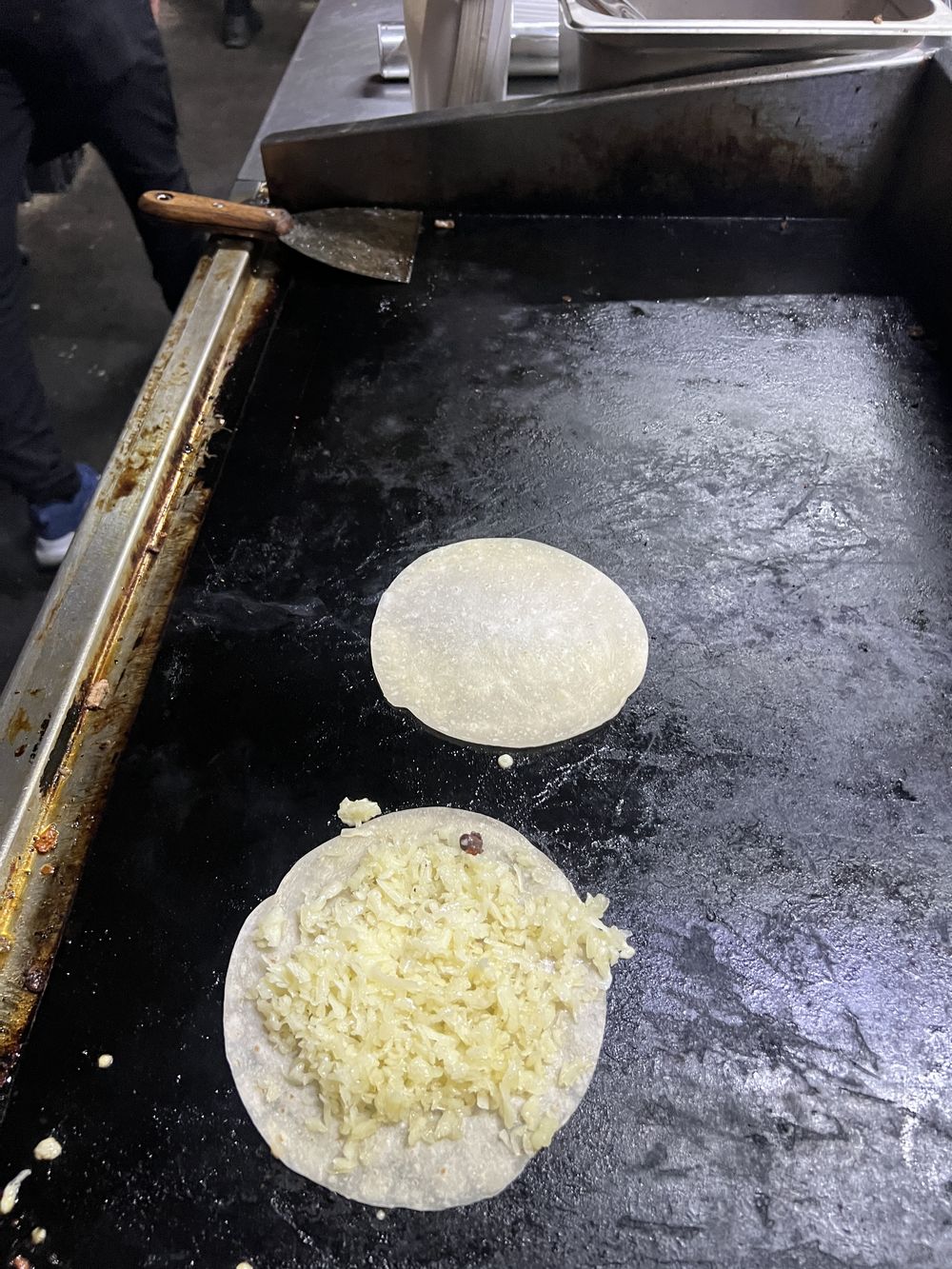 Quesadillas en el comal
