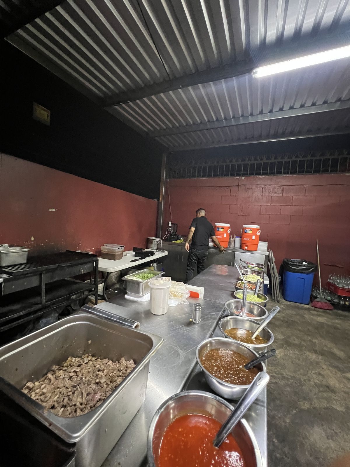 Salsas y carnes listas para servir